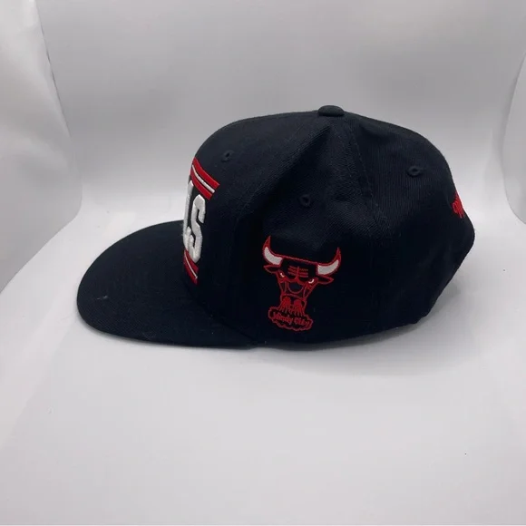 CHICAGO BULLS MITCHELL & NESS SNAPBACK HAT ADULT ADJUSTABLE Embroidered Black - Picture 2 of 8